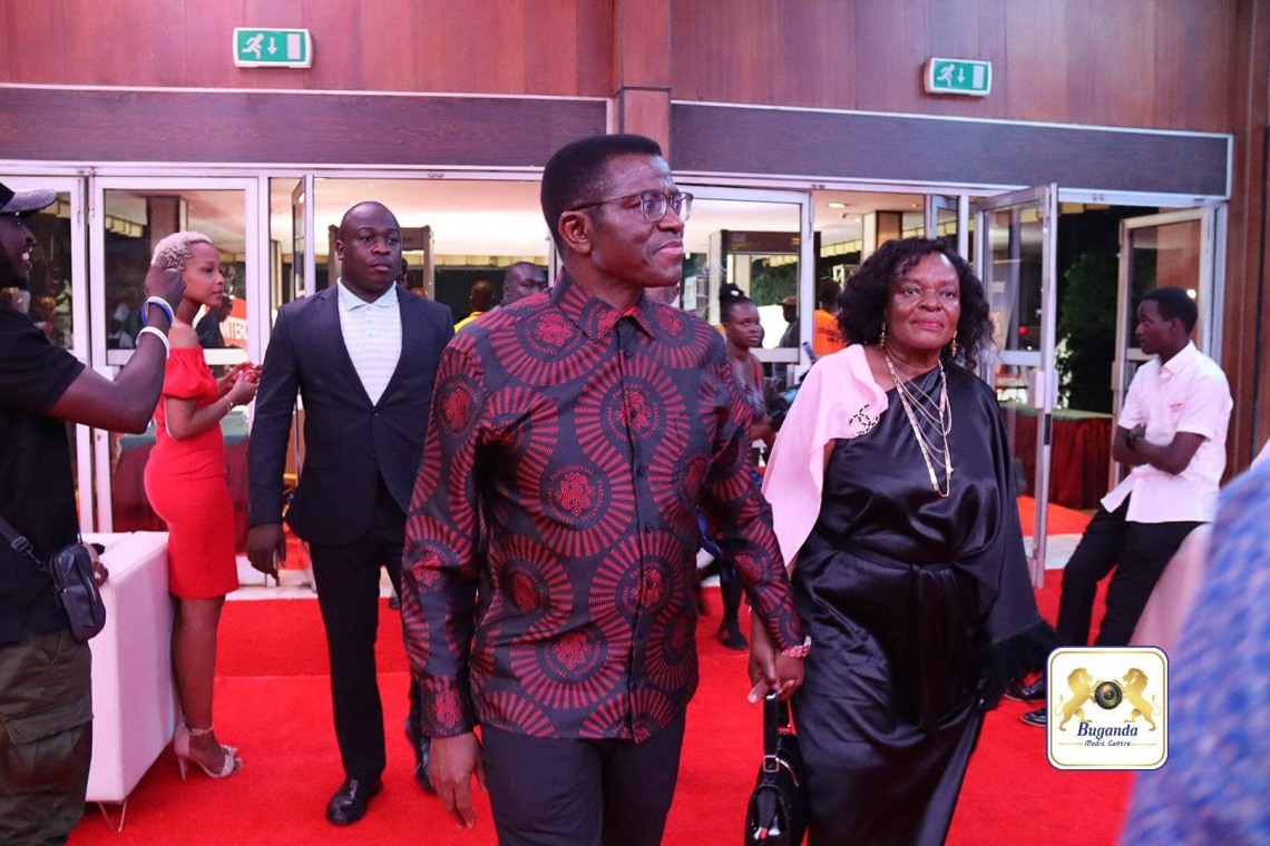 Katikkiro Charles Peter Mayiga ne mukyala we nga beetabye mu kivvulu kye Spice Diana Katikkiro Charles Peter Mayiga ne mukyala we nga beetabye mu kivvulu kye Spice Diana